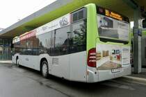 Heckansicht des MB C2 Euro 5 108 der Busland AG der am 13.5.20 beim Bhf Huttwil steht.