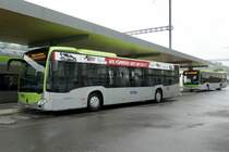 Der MB C2 Euro 5 108 und hinten der C2 Ü 109 der Busland AG am 13.5.20 auf dem Bahnhofplatz Huttwil.