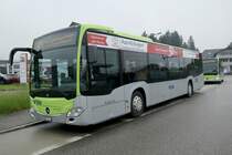 Der MB C2 Euro 5 107 und im Hintergrund der C2 Ü 109 am 13.5.20 beim Bahnhof Affoltern-Weier.