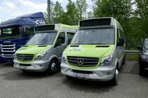 Die beiden Sprinter City 65 der Busland AG am 13.5.20 vor dem Depot in Langnau.