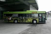 Busland AG Citaro Facelift 205 mir Wanderbus Vollwerbung am 13.5.20 beim verlassen des Depots in Langnau.