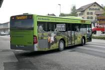 Heckansicht MB Citaro Facelift K 205 mit BLS Wanderbus Vollwerbung am 13.5.20 nach dem verlassen des Depots in Langnau.