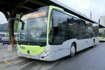 Der MB C2 113 der Busland AG am 13.5.20 auf dem Bahnhofplatz in Burgdorf.