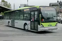 Van Hool A330 54 der Busland AG am 13.5.20 beim verlassen des Bahnhofplatz Burgdorf.