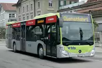 MB C2 hybrid 121 der Busland AG am 13.5.20 beim Bhf in Burgdorf.