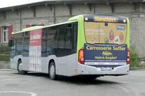 Heck des MB C2 hybrid 121 der Busland AG am 13.5.20 beim verlassen des Bahnhofplatzes in Burgdorf.