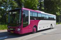 EW 1142, MAN Lions Intercity, von Emile Weber ohne Logo, gesehen am Straßenrand in der Stadt Luxemburg. Mai 2020