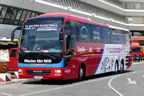MAN Lion's Coach L -Mannschaftsbus 'FC Bayern Basketball' /Autobus Oberbayern. Am Flgh. Berlin -Tegel im Juni 2019.
