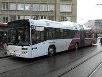 Bern Mobil - Volvo 7700 Nr.832 BE 612832 mit Reklame als Moonliner unterwegs in Bern am 05.10.2008