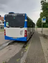 HN-VB-6021/Wagen 21(Baujahr 2019, Euro 6) der Stadtwerke Heilbronn steht an der Endhaltestelle der Linie 1 (Böckingen, Westfriedhof). Er ist neben Wagen 22 und 23 einer von drei Hybrid-Bussen der SWHN. 
Bustyp: C2LE Hybrid