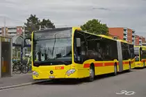 Wärend der Grossbaustelle zwischen Muttenz und Pratteln werden Busse als Tram Ersatz eingesetzt. Hier wartet der Mercedes Citaro 57 der BLT, auf der Linie 14, an der Endstation an der Rothausstrasse. Die Aufnahme stammt vom 15.06.2020.