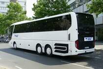 MAN Lion's Coach von Bus Verkehr Berlin -BVB,  als Zusatz- / Mannschaftsbus für Hertha BSC. Berlin /Budapester Str. im Juni 2020.