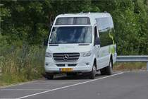 SL 5037, Mercedes Benz Sprinter von Sales Lentz, gesehen am 07.07.2020 in Wilwerwiltz am Bahnhof. 