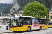 Mercedes Citaro der Post, auf der Linie 106, wartet an der Haltestelle beim Bahnhof Interlaken West. Die Aufnahme stammt vom 05.06.2020.