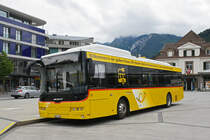 Elektrobus EBUSCO der Post, auf der Linie 102, wartet an der Haltestelle beim Bahnhof Interlaken West. Die Aufnahme stammt vom 05.06.2020.