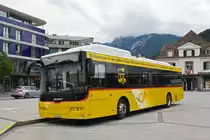 Elektrobus EBUSCO der Post, auf der Linie 102, wartet an der Haltestelle beim Bahnhof Interlaken West. Die Aufnahme stammt vom 05.06.2020.