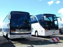 Setra 417 HDH von Walliser Reisen aus der Schweiz und Setra 416 HDH von Lippe Bus aus Deutschland im Stadthafen Sassnitz am 01.07.2018