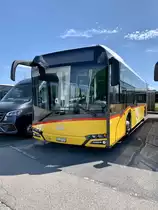 Ein Solaris IV Urbino 18 von PostAuto am 13.7.20 in Kerzers.