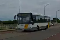 6239 P, VDL Jonckheere Transit 2000, von de Lijn vom Bahnhof von Maastricht her kommend auf der „Wilhelminabrug“ in Richtung Hasselt. 17.07.2020