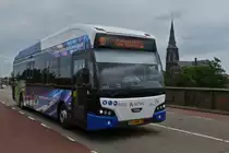 62-BNK-8 VDL Citea mit Werbung auf der Wilhelmina Brücke in Maastricht unterwegs. 17.07.2020