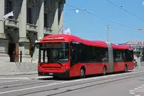 Volvo Hybrid Bus 888, auf der Linie 10, fährt zur Haltestelle Zytglogge. Die Aufnahme stammt vom 24.06.2020.
