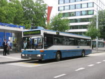 O405N 220 beim Bhf. Altstetten am 25.06.2009.