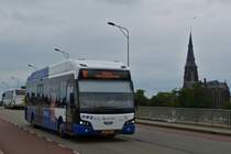 38-BNK-8 VDL Citea von arriva überquert die „Wilhelminabrug“ in Richtung Centrum von Maastricht. 17.07.2020