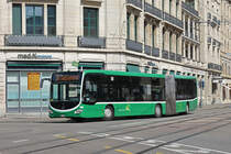 Mercedes Citaro 7008, auf der Linie 30, fährt zur Haltestelle Steinenschanze. Die Aufnahme stammt vom 24.05.2020.