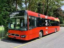 Zimmerbergbus Volvo 7700 27 als provisorischer Pausenraum der STI am 16.8.20 beim Bahnhof Thun.