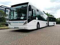 Ein Ehemaliger Doppelgelenkzug der ASEAG ( Öcher Long Wagon ex ASEAG 236), jetzt Rheinland Touristik.
Hier beim Schienenersatzverkehr zwischen Langenfeld und Köln Mühlheim am 30.06.2020 auf dem Pausenparkplatz in Langenfeld am Bahnhof.