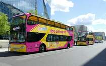 Volvo B9TL /Unvi Urbis & Mercedes -Benz Unvi Urbis 2.5DD von BVB.net. Berlin / nahe Hbf. im Juli 2020.