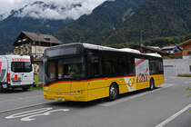 Solaris Bus der Post, auf der Linie 103, wartet an der Haltestelle bei der Schiffsstation in Bönigen. Die Aufnahme stammt vom 31.08.2020.
