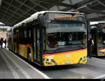 Postauto - Solaris BE 52222 in Bern bei den Postauto Haltestellen auf dem Dach des Bahnhof Bern am 07.09.2020