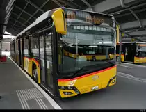 Postauto - Solaris BE 425040 in Bern bei den Postauto Haltestellen auf dem Dach des Bahnhof Bern am 07.09.2020