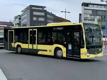 MB C2 402 der STI am 27.9.20 bei der Abfahrt beim Bahnhof Thun.