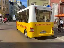 Heckansicht eines VW der Stadtrundfahrten Stralsund in Stralsund am 21. September 2020. 