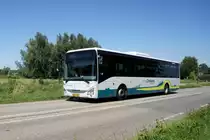 Niederlande / Bus Zeeland: Iveco Crossway LE (Wagen 5558) von Connexxion (Transdev Niederlande), aufgenommen im August 2020 in der Nähe von Schoondijke (Gemeinde Sluis).