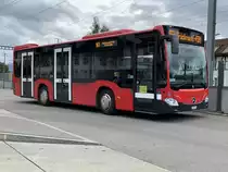 Bernmobil MB C2 K hybrid 445 am 5.10.20 bei der Abfahrt in Münsingen.
