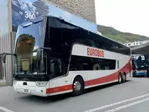 Van-Hool TX 27 Astromega von Eurobus am 12.10.20 als MGB Bahnersatz von Visp nach Täsch.
