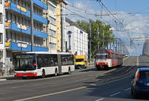 MAN A23 Lion`s City NG 323 und Stadtbahn, beide SWB, Abfahrt Kennedybrücke - 02.09.2020