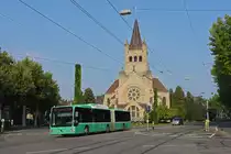 Mercedes Citaro 702, auf der Linie 50, fährt am 17.09.2020 zur Endstation am Bahnhof SBB. Im Hintergrund steht die Pauluskirche.