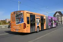 Mercedes Citaro 7017 mit der Adullam Werbung, auf der Linie 34, überquert die Mittlere Rheinbrücke. Die Aufnahme stammt vom 13.10.2020.
