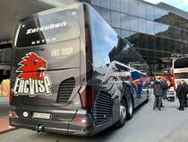 Setra 516 HD Nr. 12 von Zerzuben Manschaftscar vom EHC Visp als Bahnersatz nach Täsch am 19.10.20 beim Bahnhof Visp.