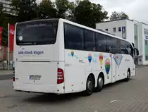 Mercedes Benz Tourismo am 06.10.20 im Stadthafen Sassnitz.