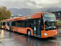 MB C2 G 171 der STI mit Vollwerbung Sanitär Adolf Krebs, am 24.10.20 als Bahnersatz direkt von Interlaken nach Spiez, beim Bahnhof Interlaken Ost.