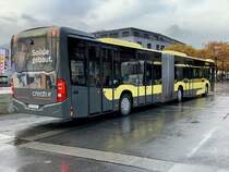 Heckansicht des MB C2 G 167 der STI als Bahnersatz nach Spiez als Regio am 24.10.20 beim Bahnhof Interlaken Ost.