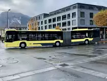 STI MB C2 G 172 als Bahnersatz direkt von Spiez am 24.10.20 bei der Ankunft auf dem Bahnhofplatz Interlaken Ost.