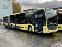 Der MB C2 G 172 der STI am 24.10.20 bei der Ankunft auf dem Bahnhofplatz Interlaken Ost.