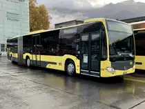 Der MB C2 G 172 der STI am 24.10.20 bei der Ankunft auf dem Bahnhofplatz Interlaken Ost.