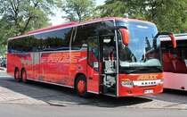 Setra S 417 GT-HD von 'Arzt - Reisen'. Berlin /Hardenbergplatz (bereits) im Juli 2016.